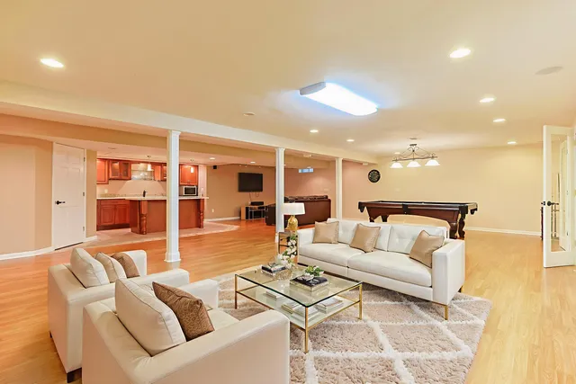 $824,000 | 51340 Lake Pointe Court, Granger, IN 46530