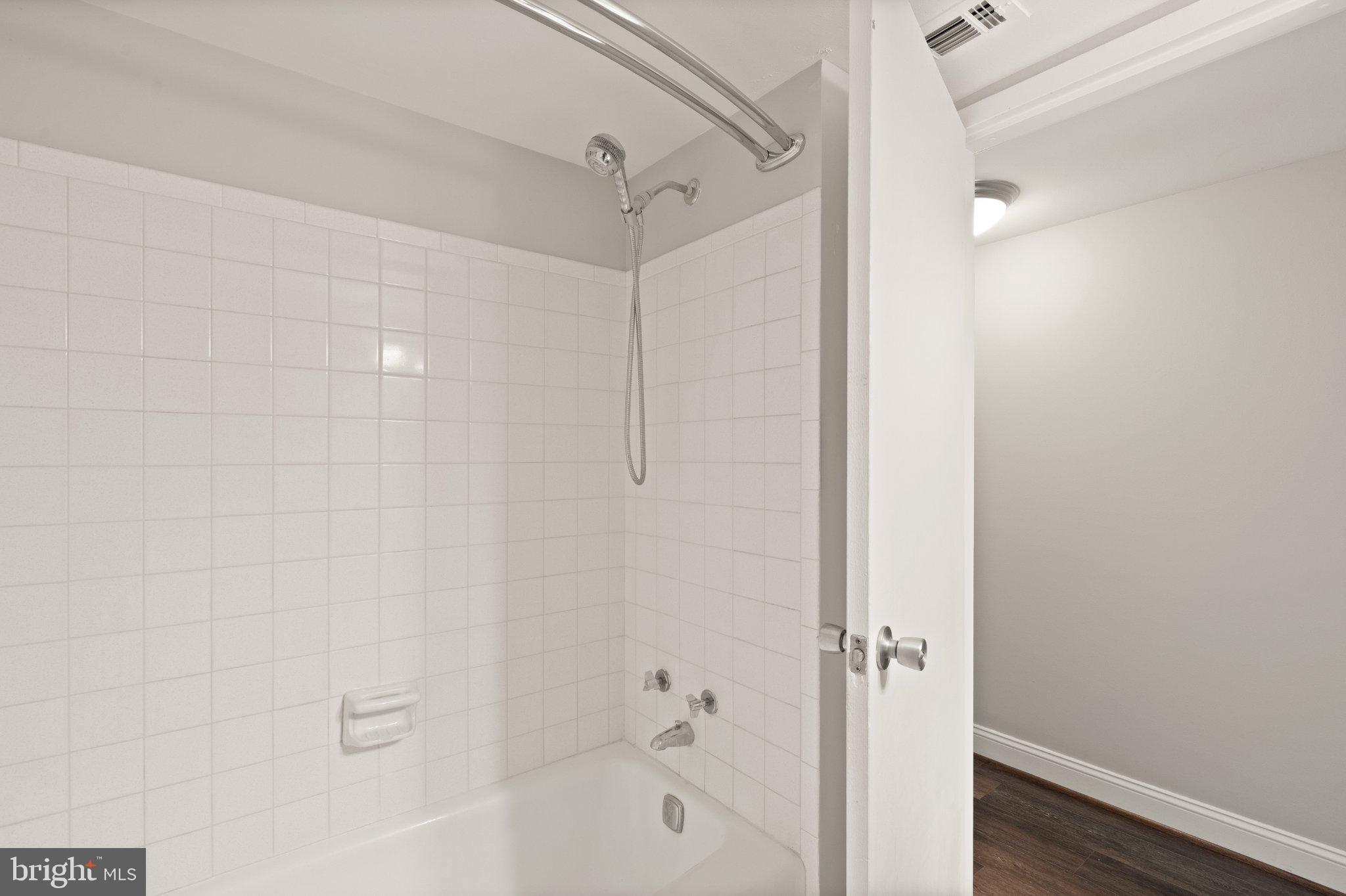 1414 Northgate Square, Unit 14/1B Reston, VA 20190 - Photo 31 of 49 Ceramic tile baths