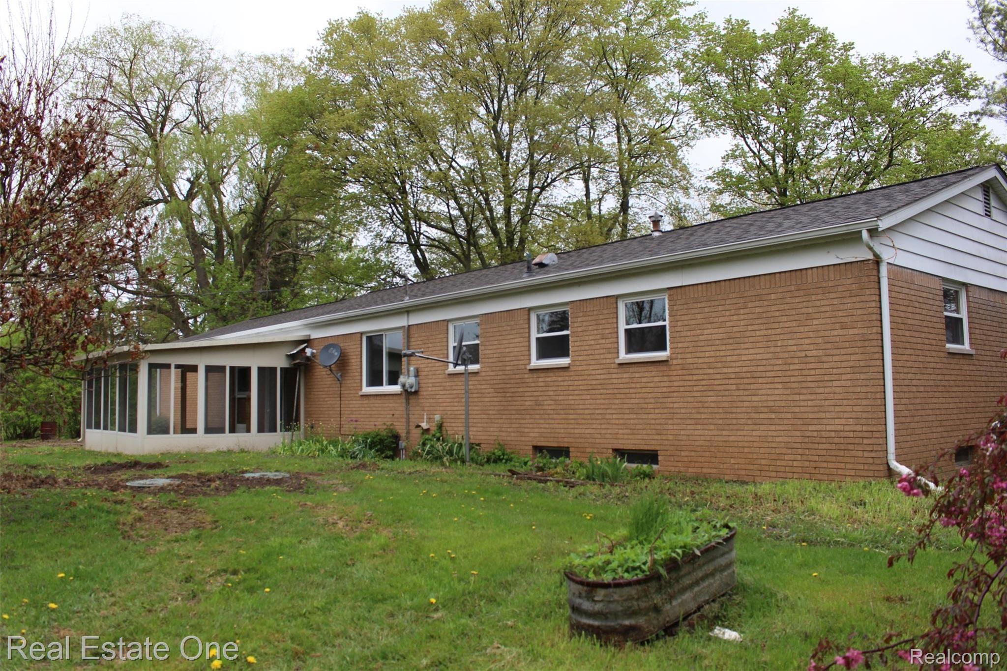 5145 Stewart Road Lapeer, MI 48446 - Photo 3 of 25 IMG_4066.JPG