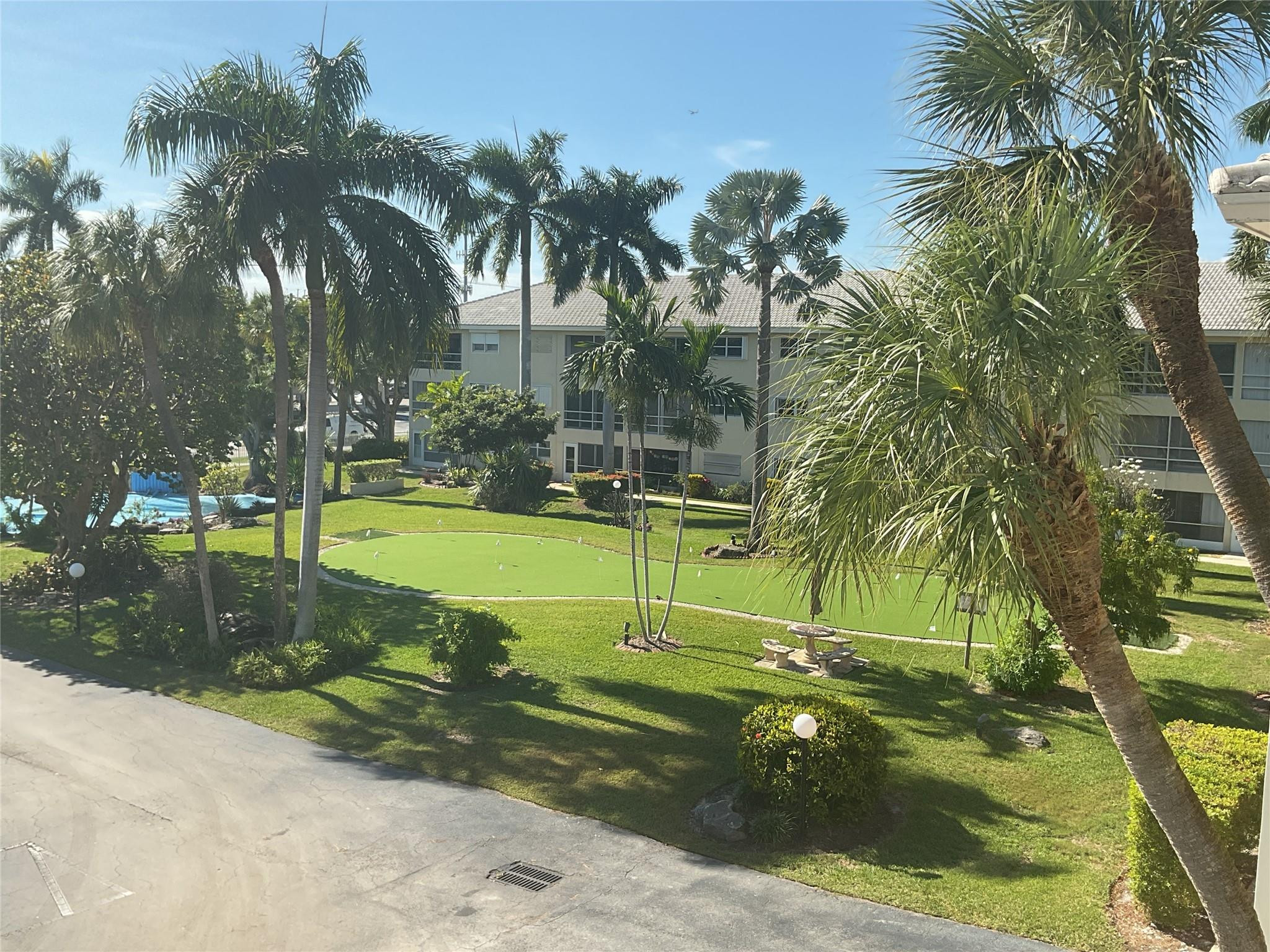 1951 Northeast 39th Street, Unit 361 Lighthouse Point, FL 33064 - Photo 27 of 27 Putting Green