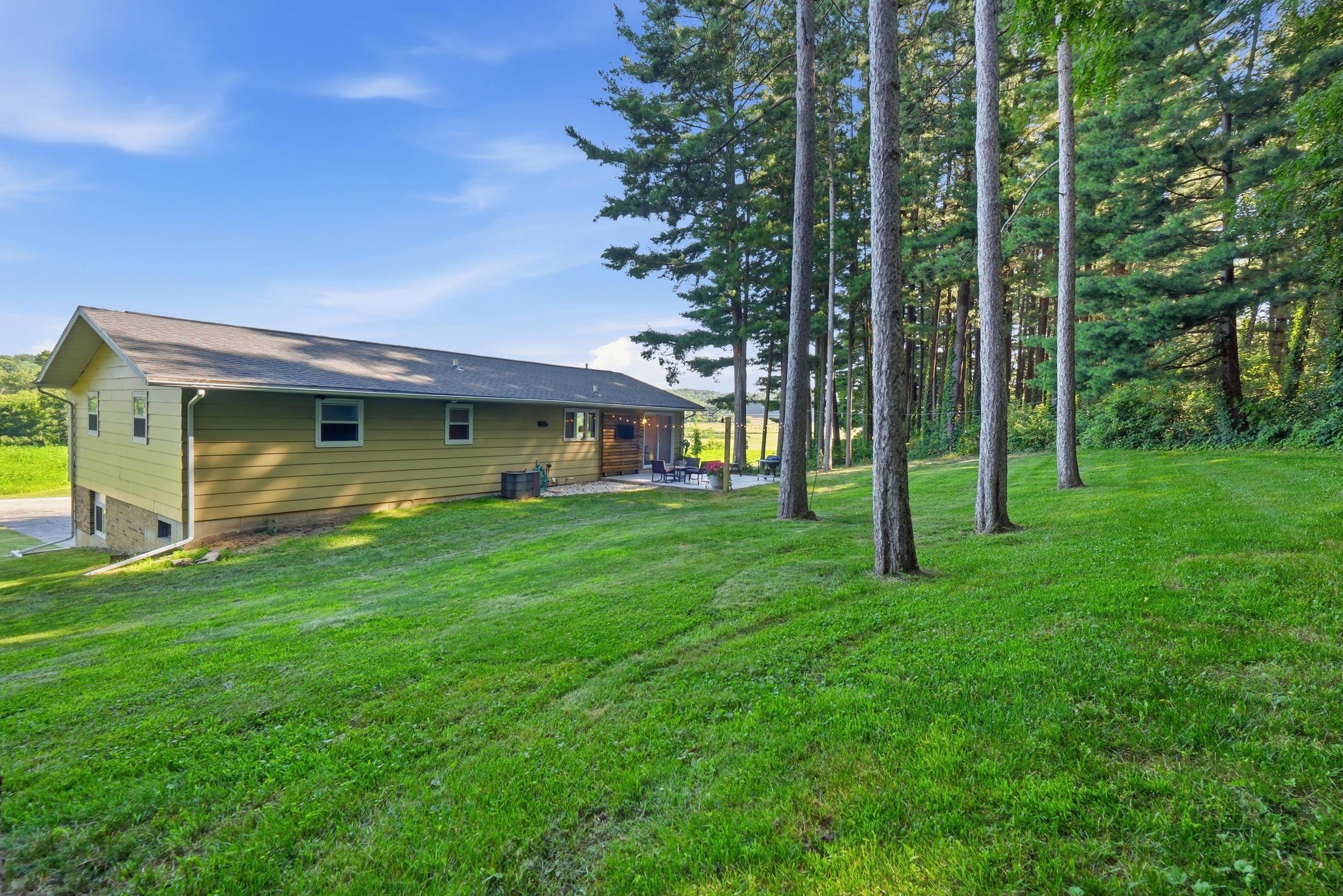 527 Peerless Road Belleville, WI 53508 - Photo 3 of 52