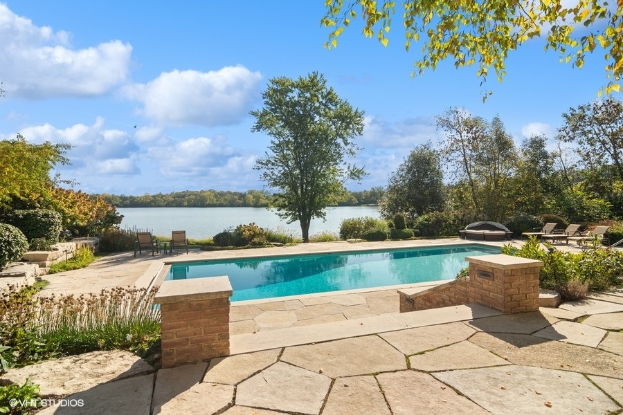 65 Round Barn Road Barrington Hills, IL 60010 - Photo 4 of 59