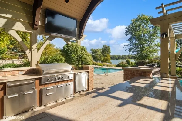 $3,350,000 | 65 Round Barn Road, Barrington Hills, IL 60010