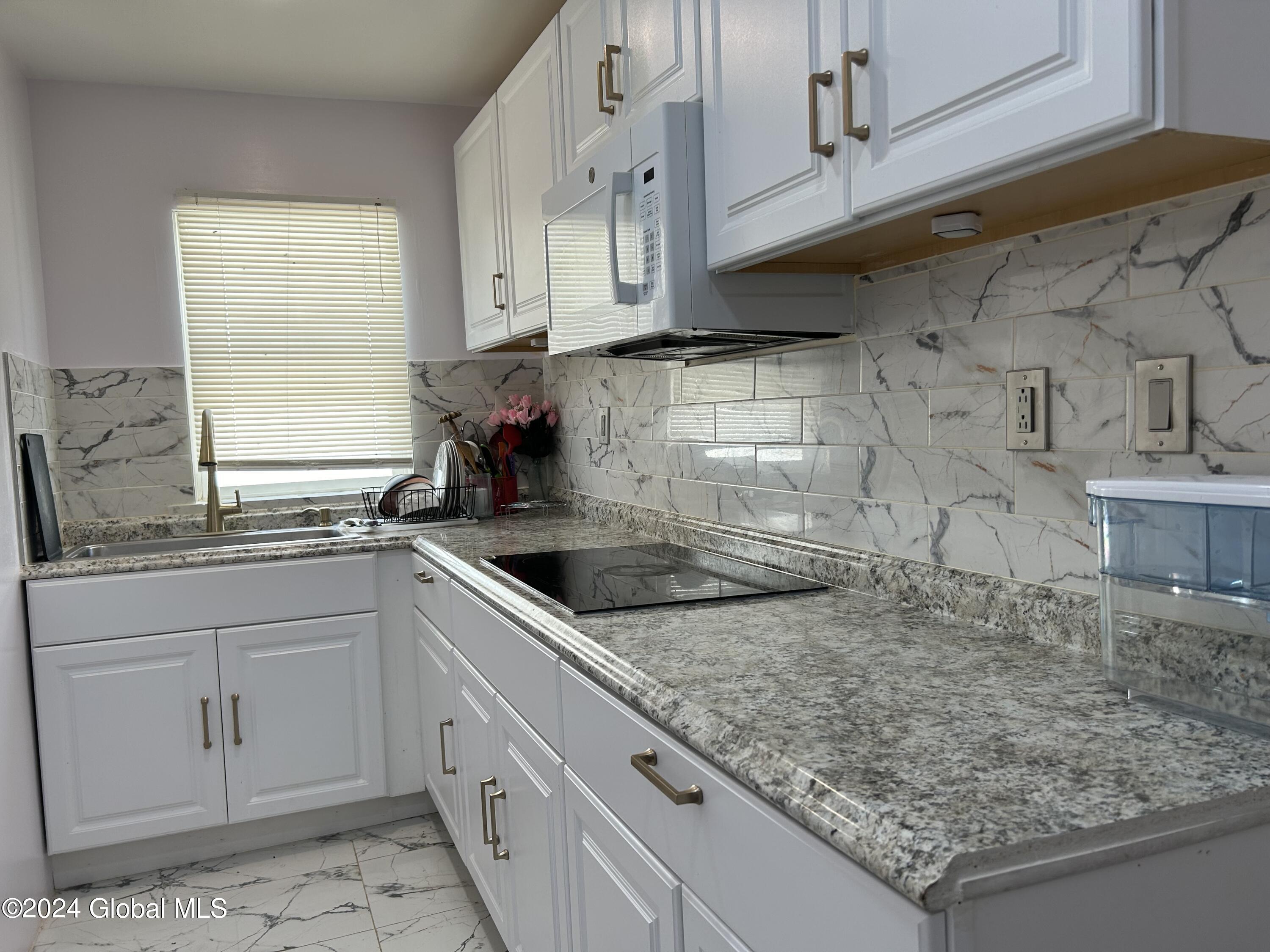 1118 Congress Street Schenectady, NY 12303 - Photo 7 of 29 7