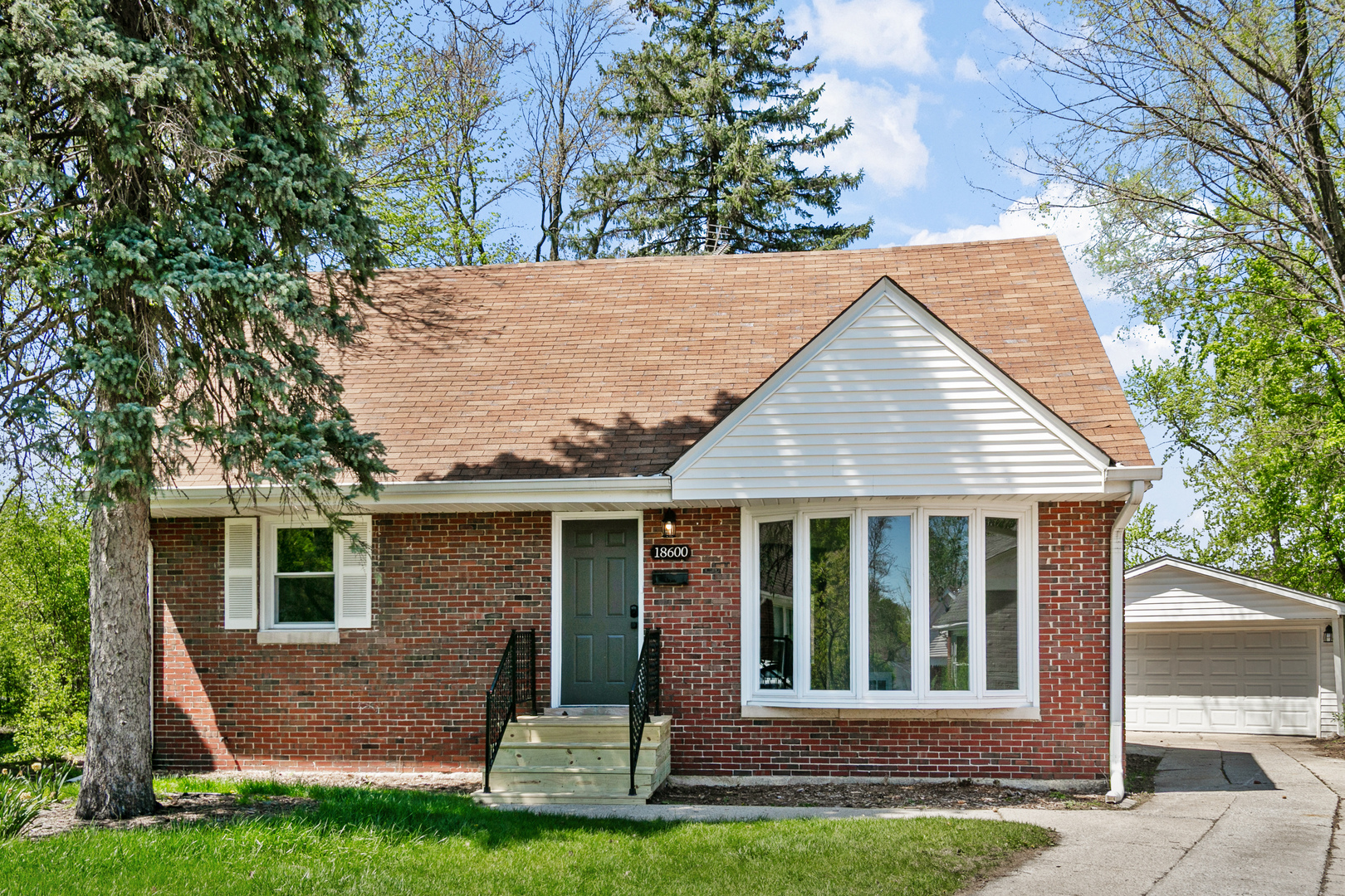 18600 Golfview Avenue Homewood, IL 60430 - Photo 1 of 26