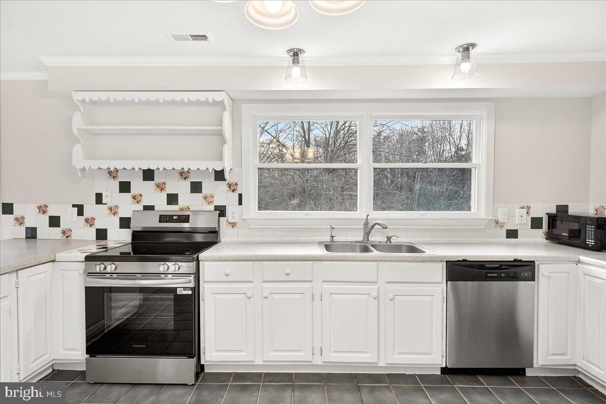 6918 Woodville Road Mount Airy, MD 21771 - Photo 19 of 46 Bright kitchen with modern appliances.