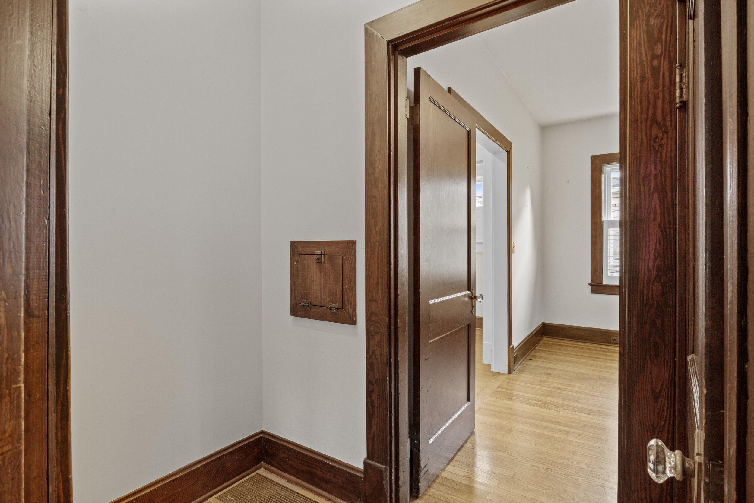424 Ridgeway Road Lexington, KY 40502 - Photo 15 of 74 Additional entry/exit from primary