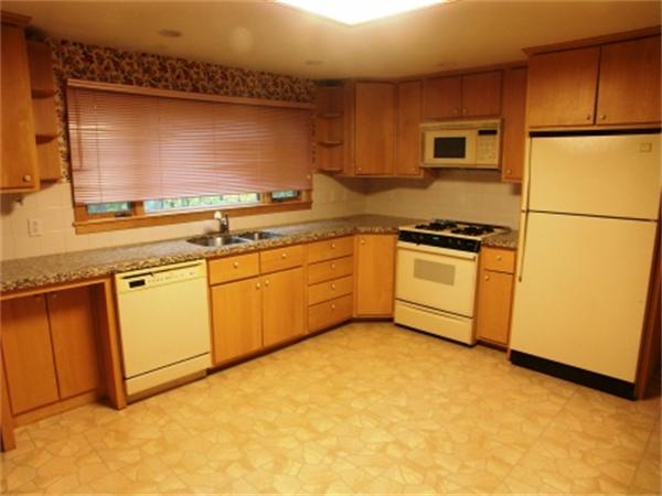 28 Pine Street Weston, MA 02493 - Photo 2 of 7