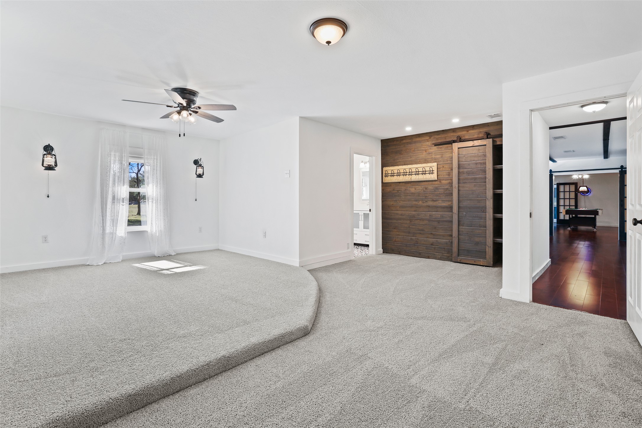 30309 Live Oak Trail Georgetown, TX 78633 - Photo 24 of 40 Primary Suite