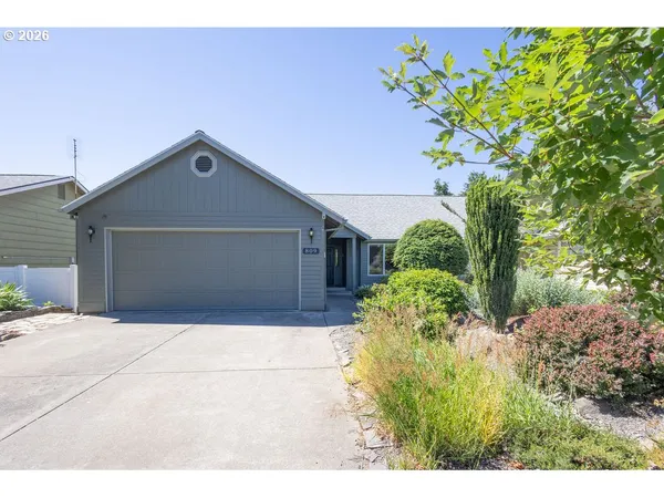 $559,900 | 809 Sieverkropp Drive, Hood River, OR 97031
