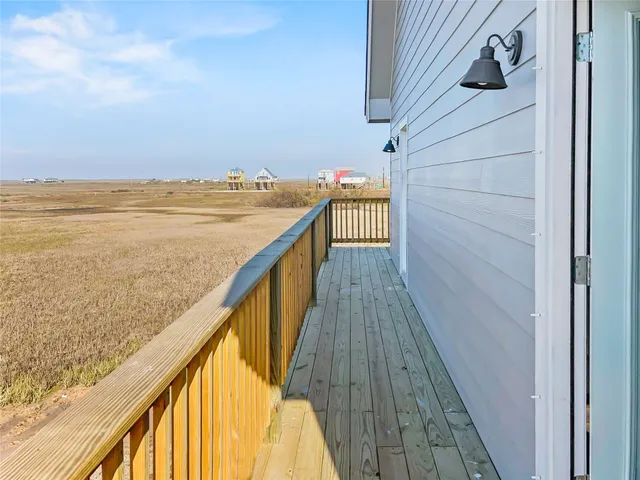 $425,000 | 1743 Bluewater Highway, Surfside Beach, TX 77541