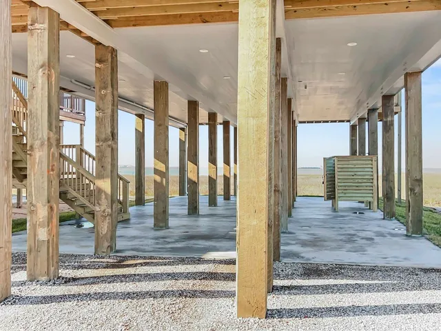 $425,000 | 1743 Bluewater Highway, Surfside Beach, TX 77541