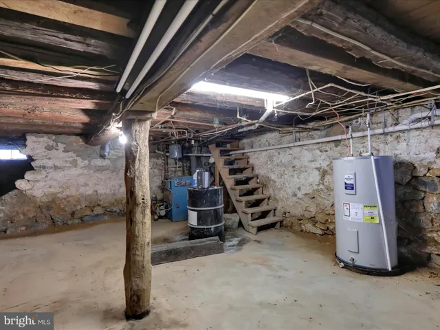 an aerial view of a houses with outdoor space and lake view