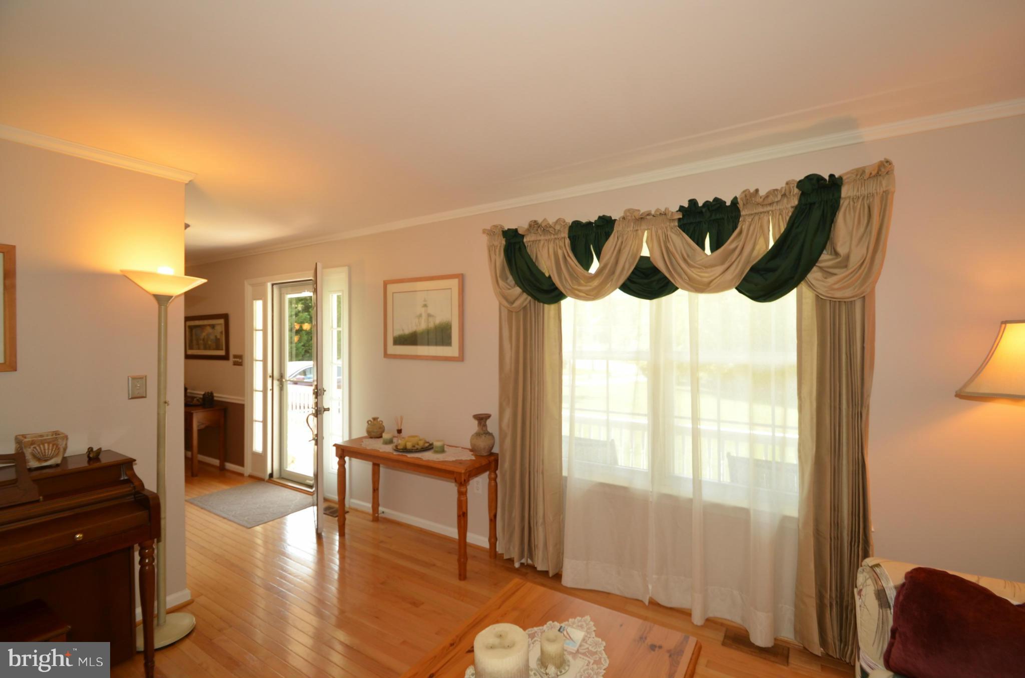 4684 Mountain Road Pasadena, MD 21122 - Photo 10 of 30 Living Room