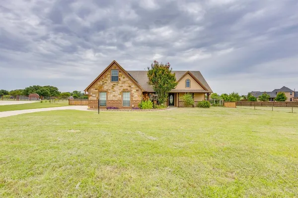 $450,000 | 155 Cornerstone Lane, Springtown, TX 76082