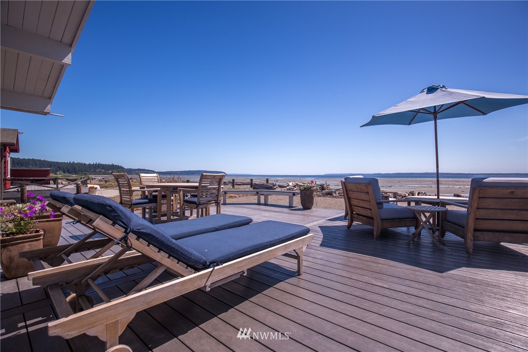 2436 Sunlight Beach Road Clinton, WA 98236 - Photo 2 of 25 Gallery Image 2