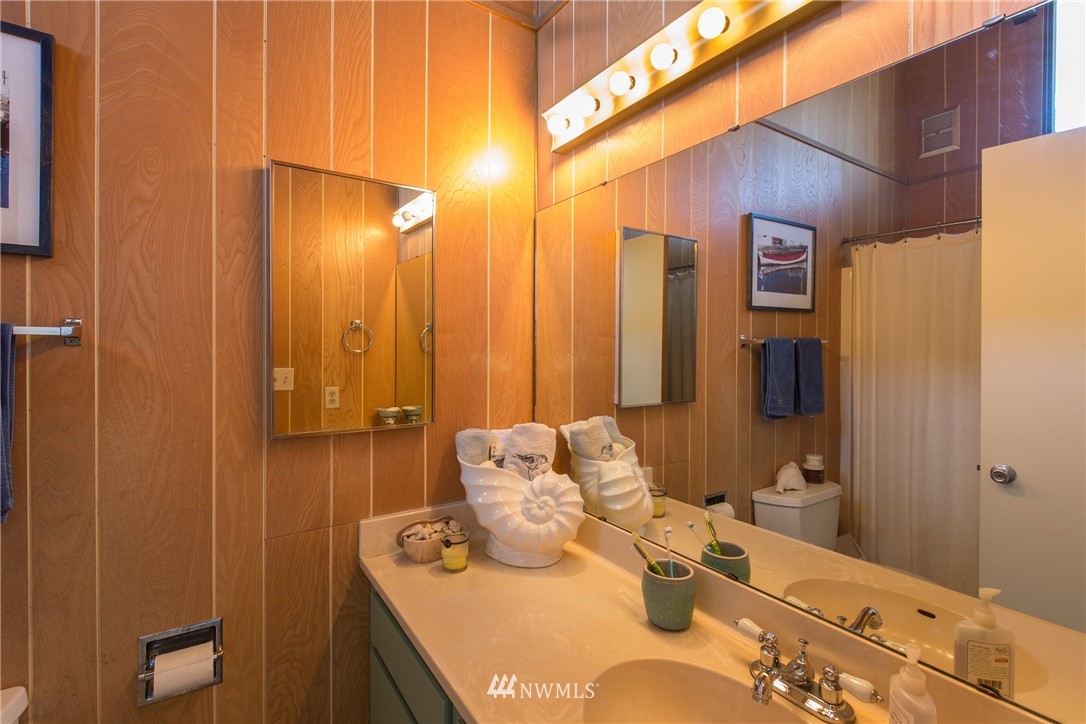 2436 Sunlight Beach Road Clinton, WA 98236 - Photo 21 of 25 Gallery Image 21