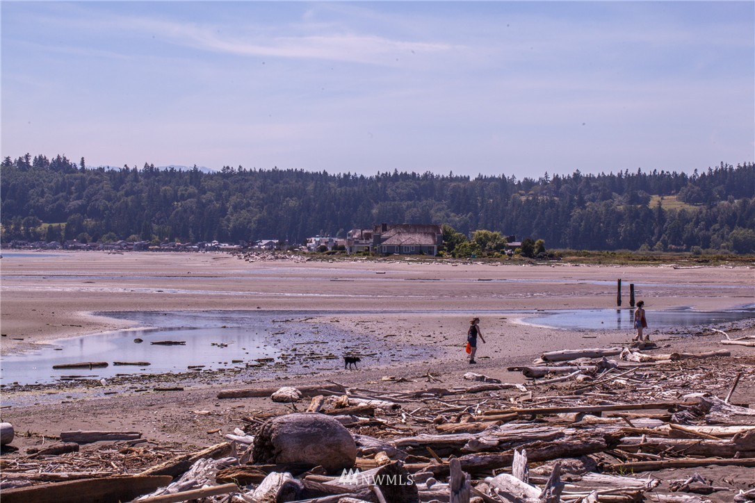 2436 Sunlight Beach Road Clinton, WA 98236 - Photo 4 of 25 Gallery Image 4