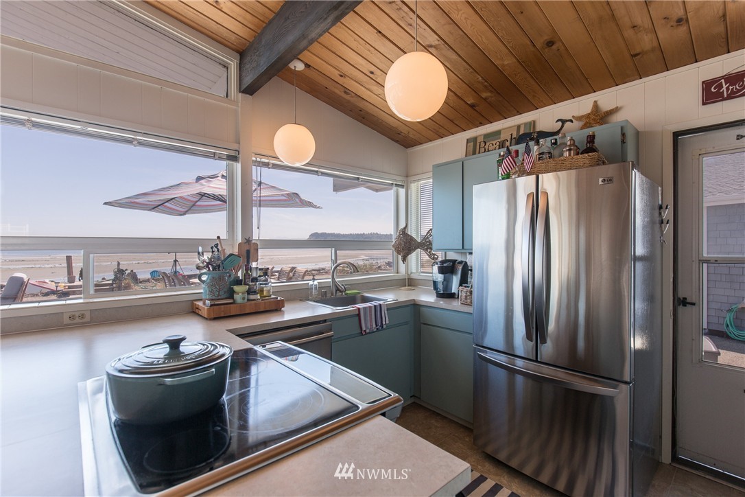 2436 Sunlight Beach Road Clinton, WA 98236 - Photo 10 of 25 Gallery Image 10