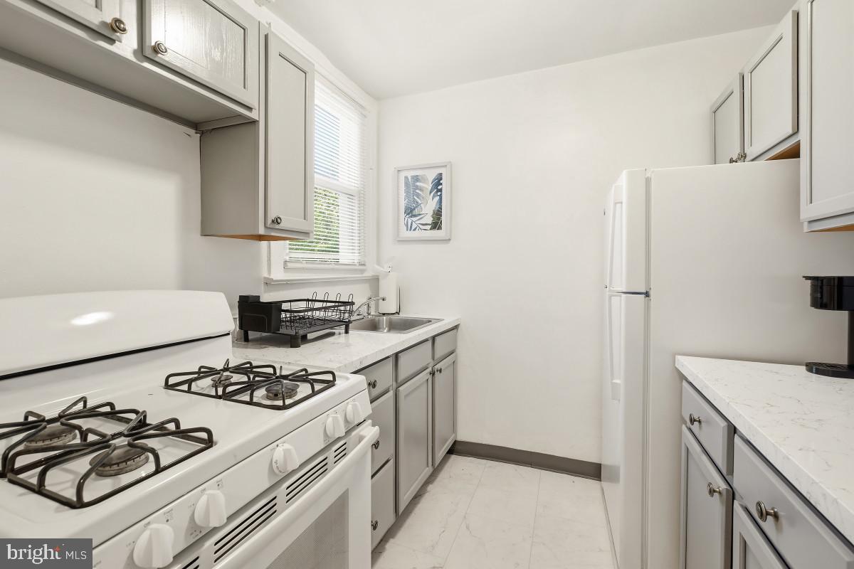 7607 Eastern Avenue Northwest, Unit 102 Silver Spring, MD 20912 - Photo 8 of 51 Kitchen with Gas Cooking