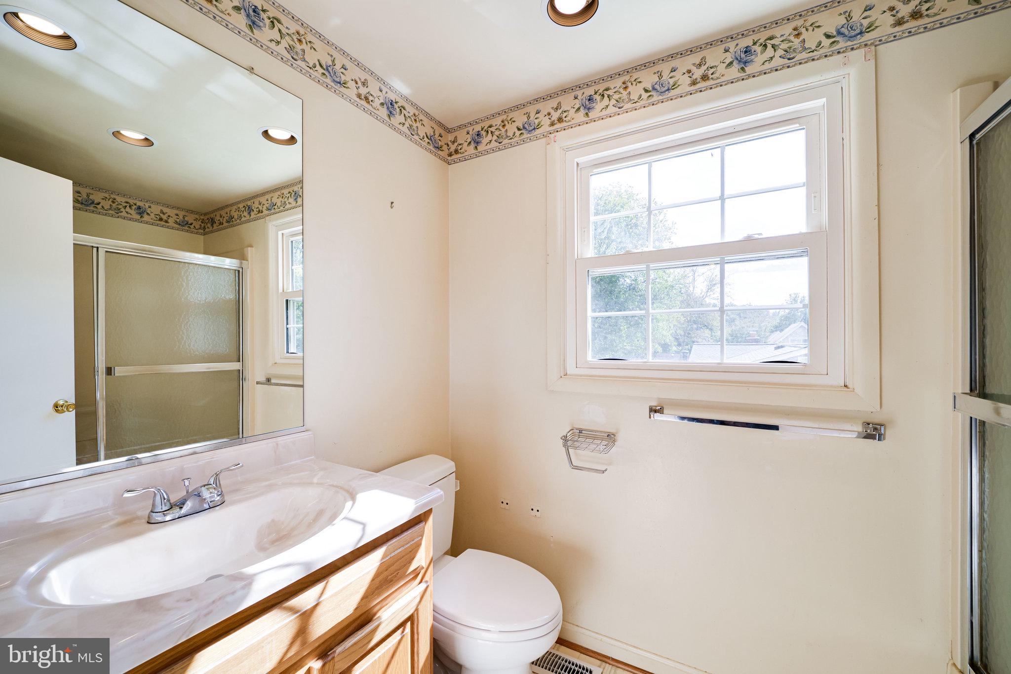 5317 Dunsmore Road Alexandria, VA 22315 - Photo 34 of 43 Upper level hall bath