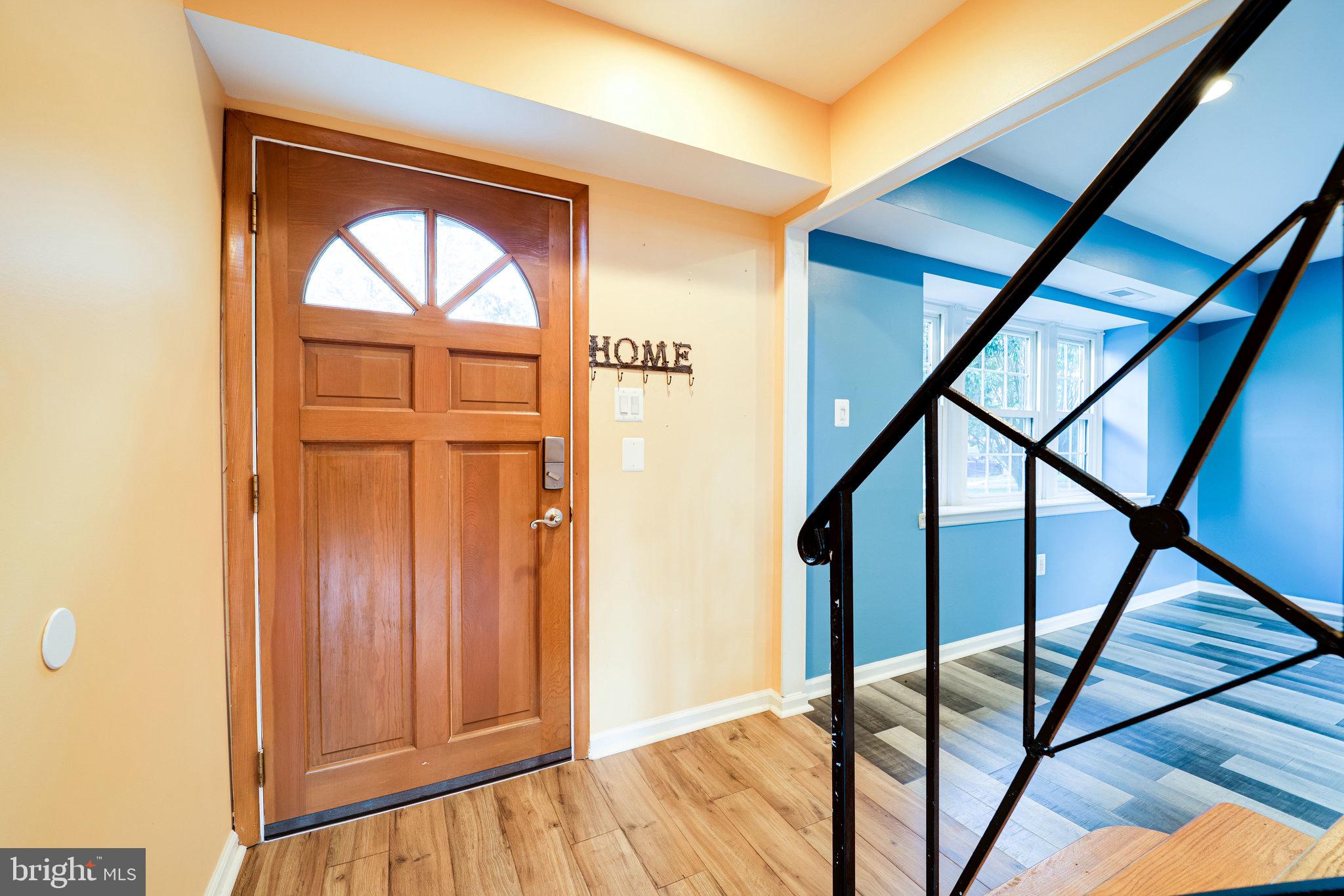 5317 Dunsmore Road Alexandria, VA 22315 - Photo 4 of 43 Foyer