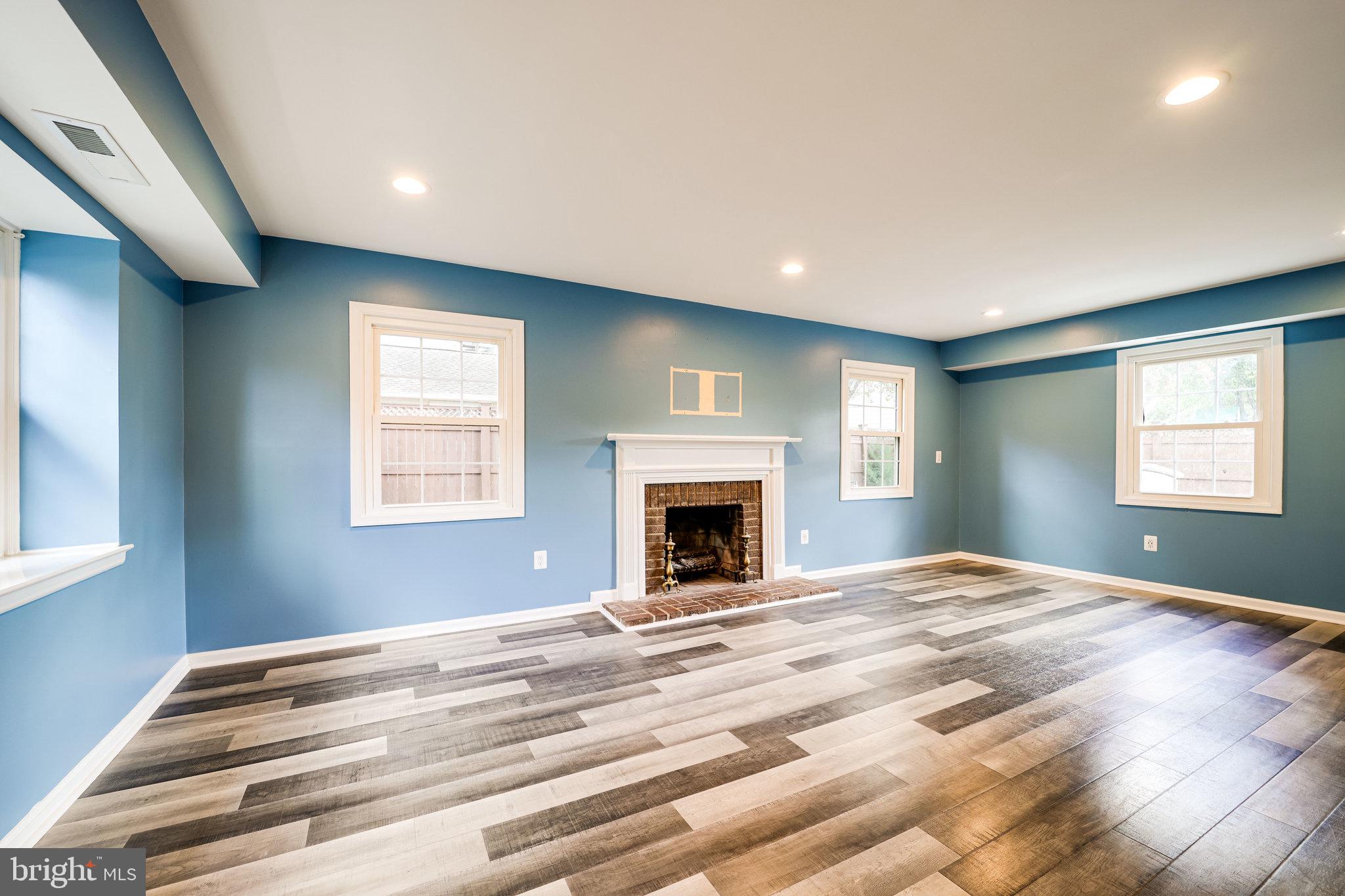 5317 Dunsmore Road Alexandria, VA 22315 - Photo 6 of 43 Large living room