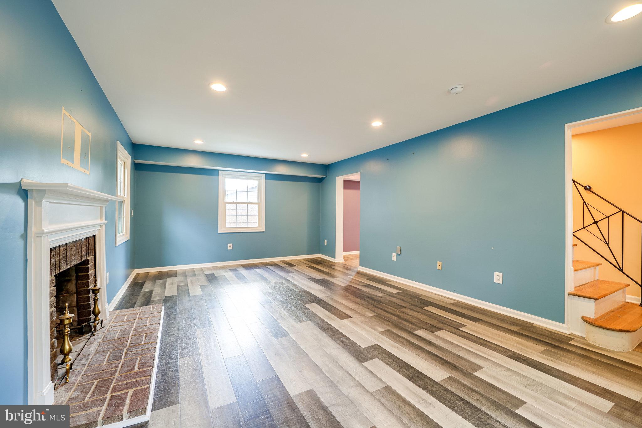 5317 Dunsmore Road Alexandria, VA 22315 - Photo 8 of 43 Living room