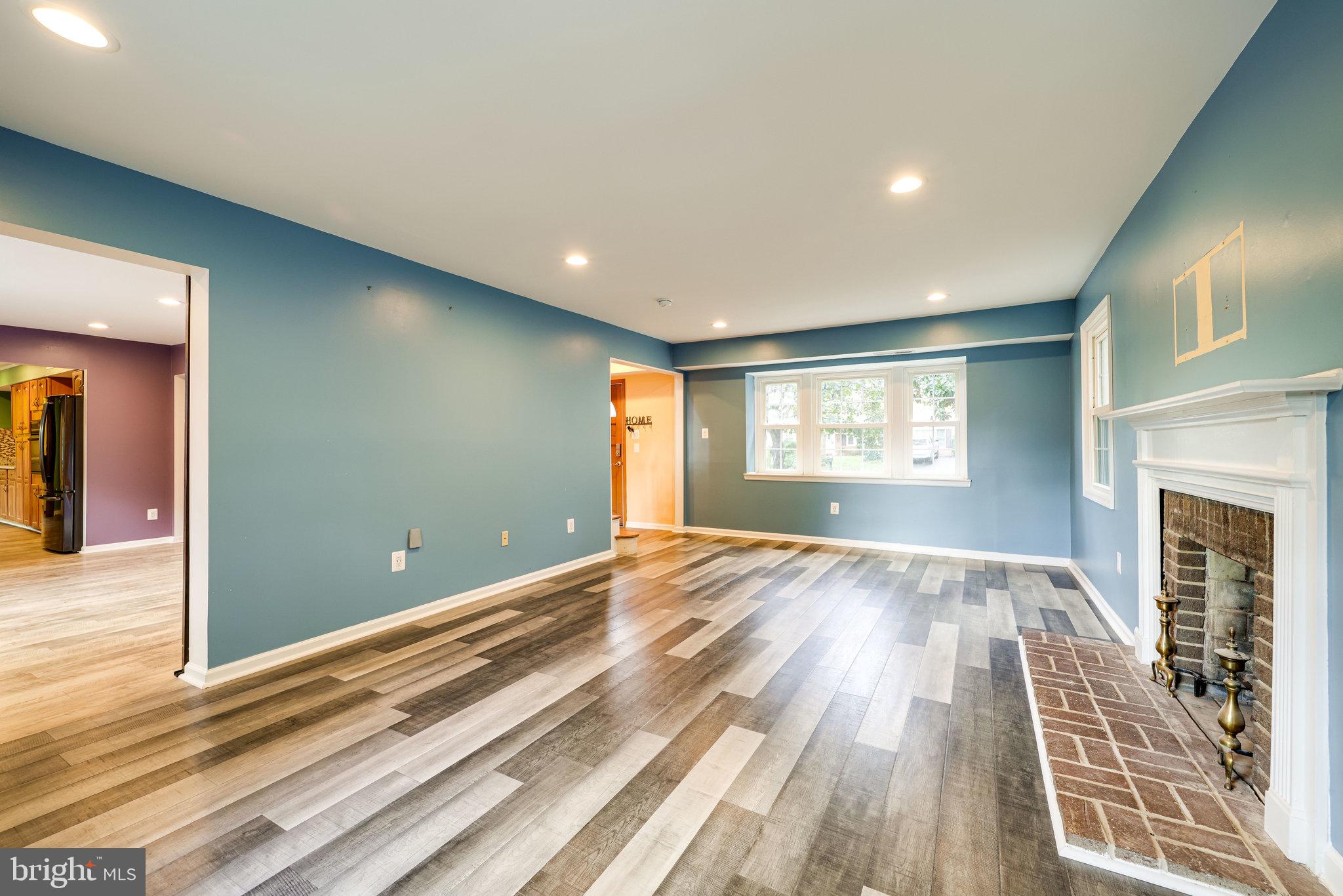 5317 Dunsmore Road Alexandria, VA 22315 - Photo 9 of 43 Living room with bay window