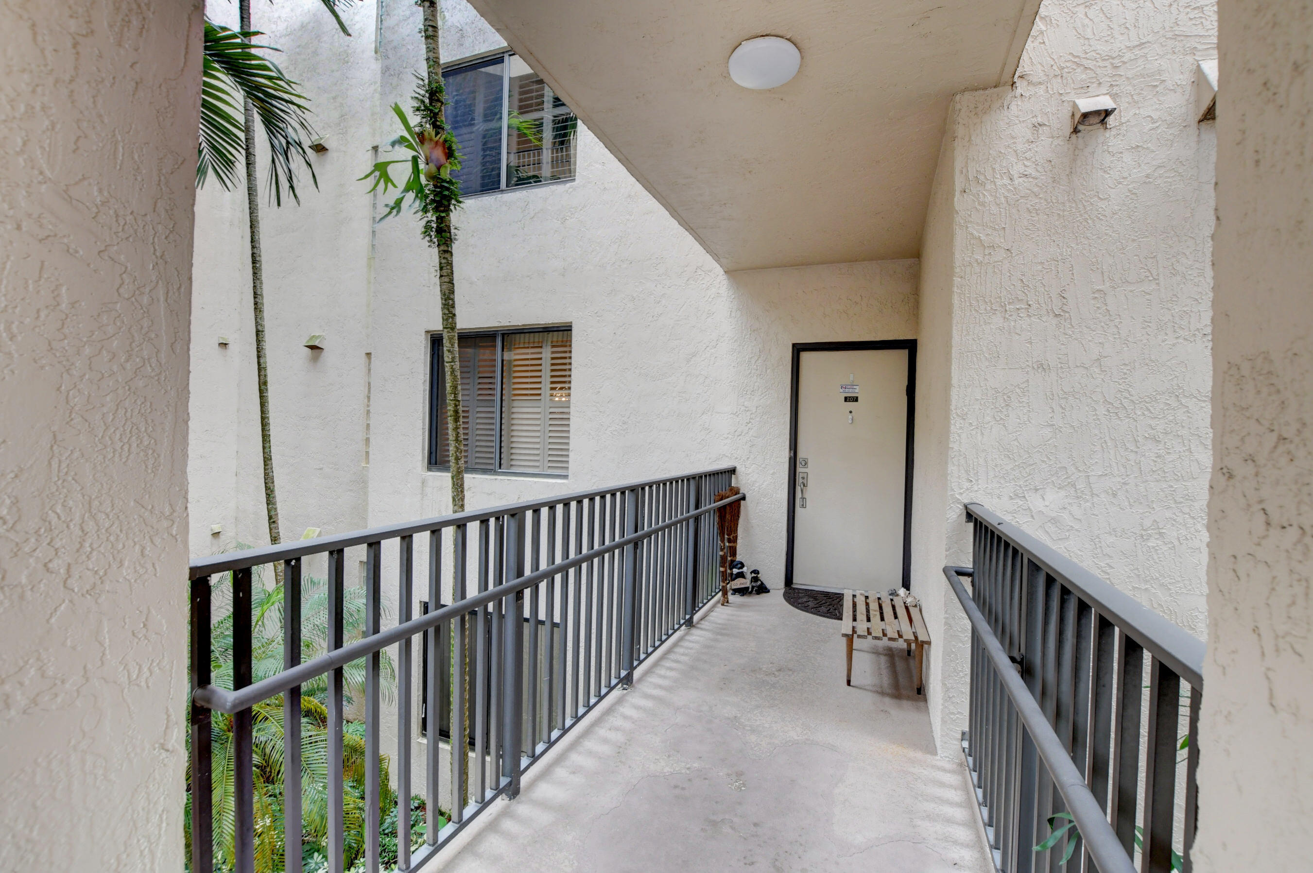 7546 La Paz Boulevard, Unit 207 Boca Raton, FL 33433 - Photo 3 of 25 entrance