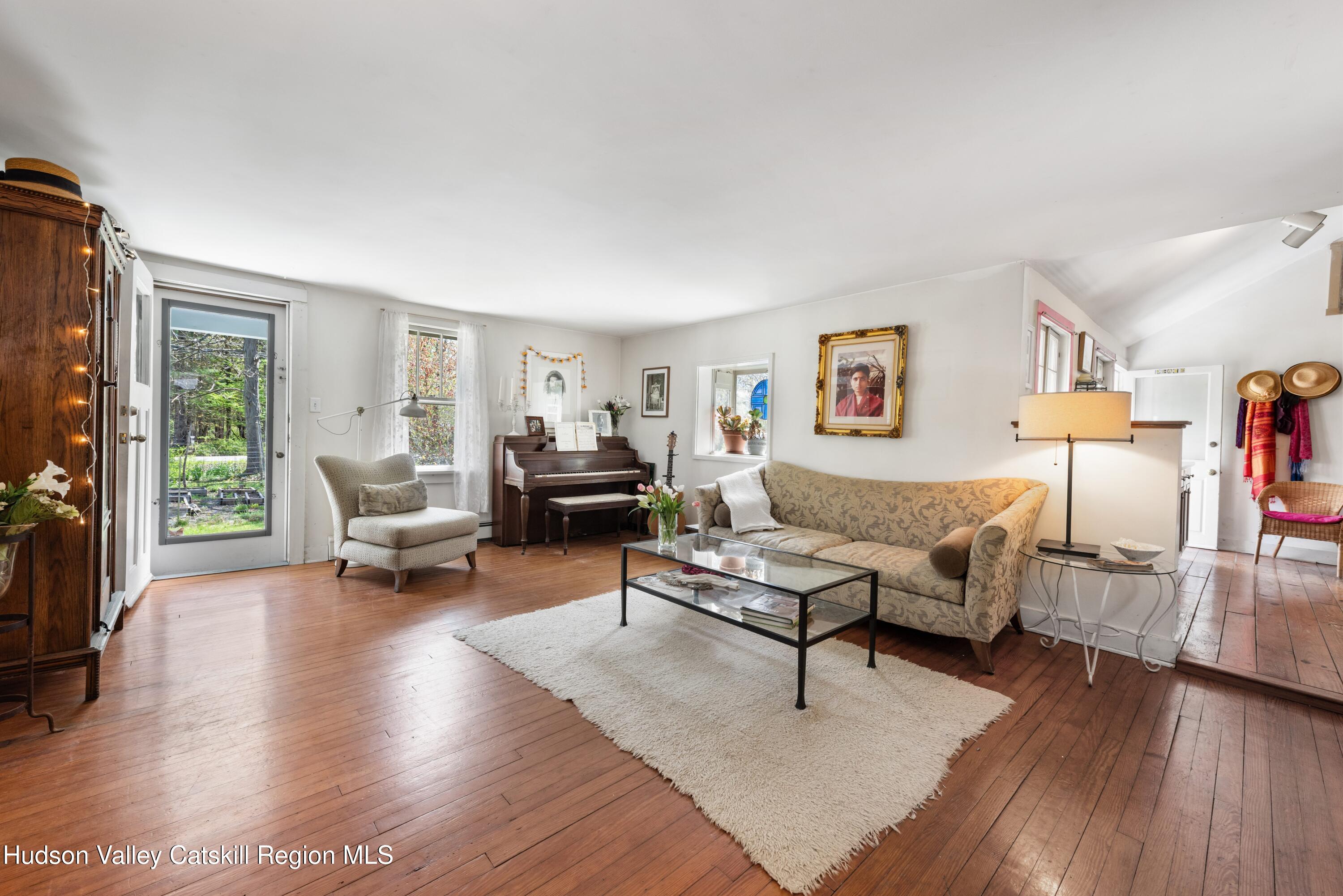 3645 Atwood Road Stone Ridge, NY 12484 - Photo 6 of 26 Living room