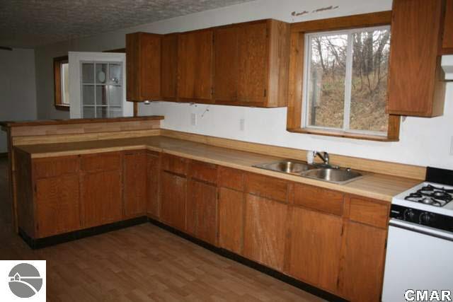 6135 South West County Line Road Blanchard, MI 49310 - Photo 4 of 25 1766680-3.JPG
