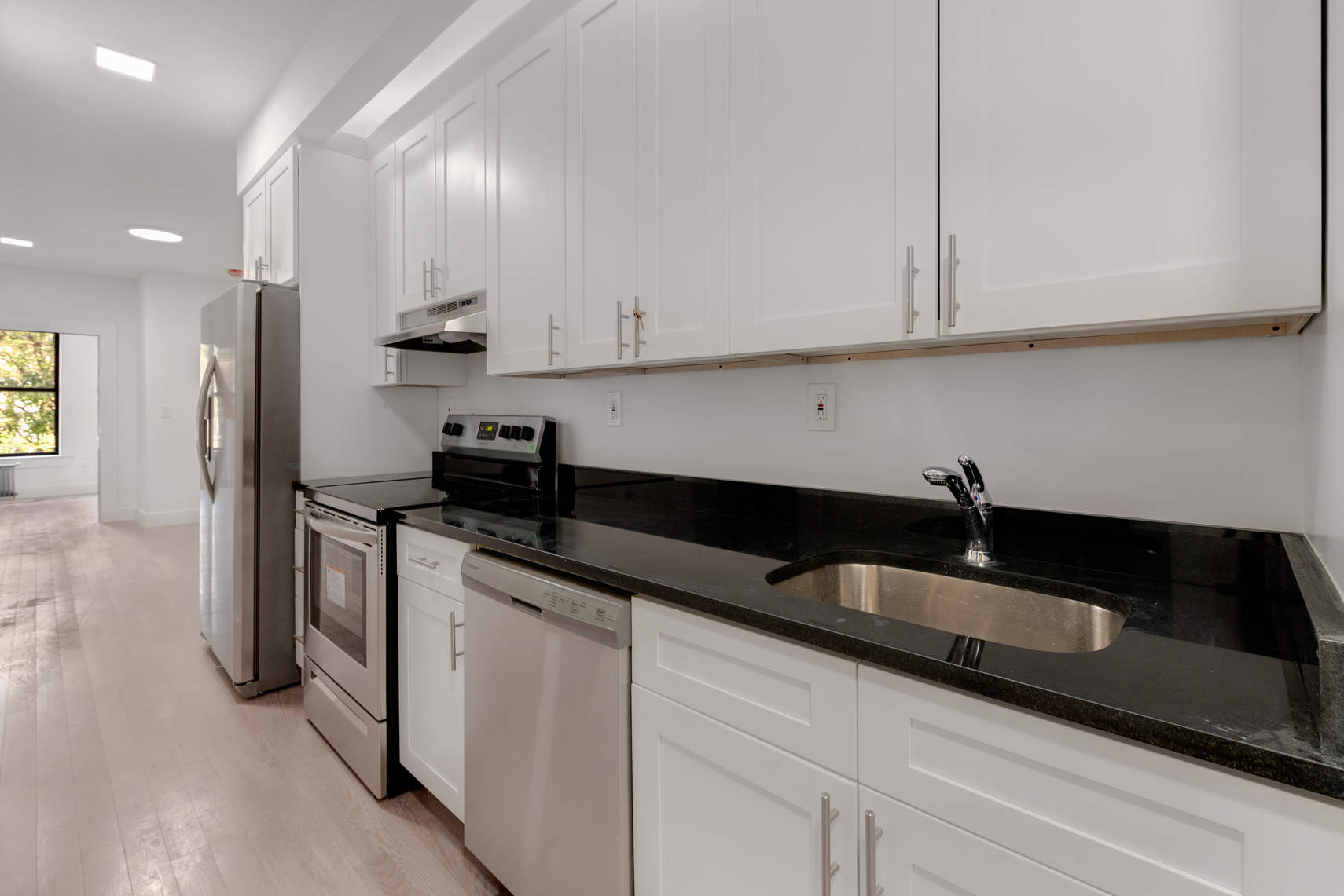 324 East 94th Street, Unit 2W Manhattan, NY 10128 - Photo 3 of 6