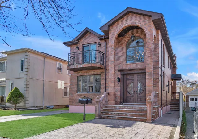 $2,480,000 | 69-68 229th Street | Oakland Gardens