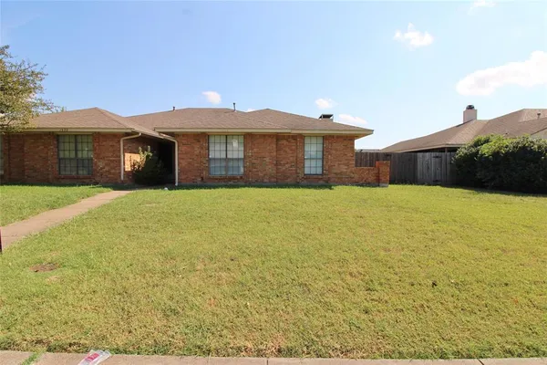 $1,950 | 1234 Mockingbird Lane, DeSoto, TX 75115