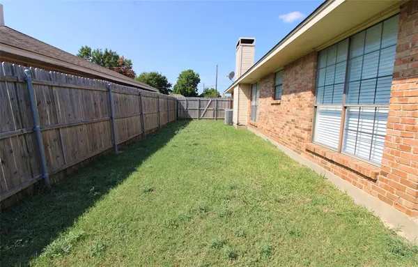 $1,950 | 1234 Mockingbird Lane, DeSoto, TX 75115