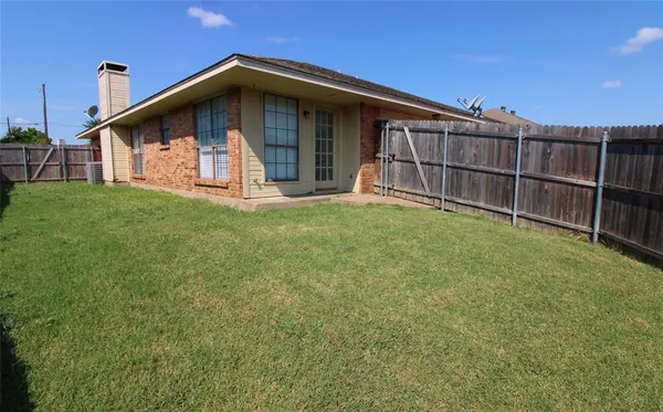 $1,950 | 1234 Mockingbird Lane, DeSoto, TX 75115