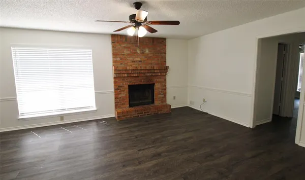 $1,950 | 1234 Mockingbird Lane, DeSoto, TX 75115