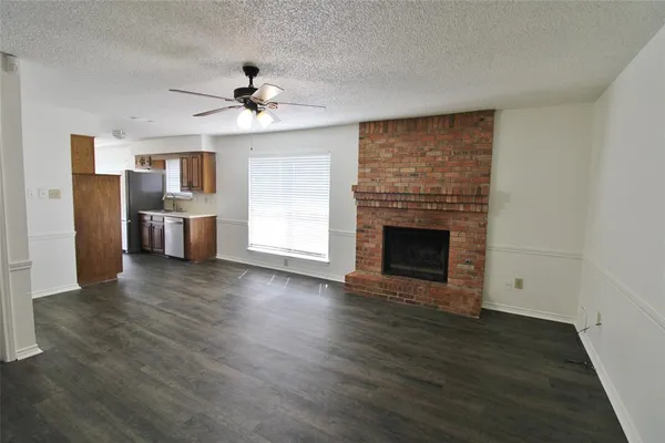 $1,950 | 1234 Mockingbird Lane, DeSoto, TX 75115