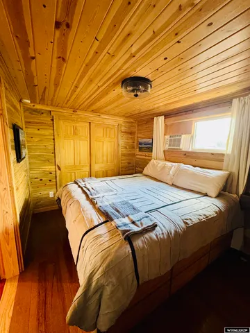 $369,900 | 616 West Main Avenue, Saratoga, WY 82331