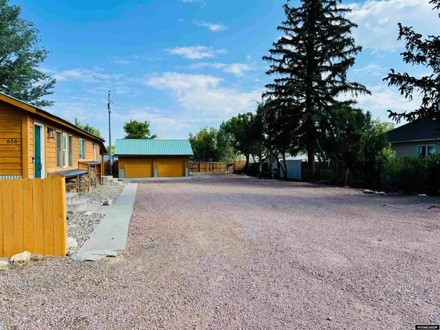 $369,900 | 616 West Main Avenue, Saratoga, WY 82331