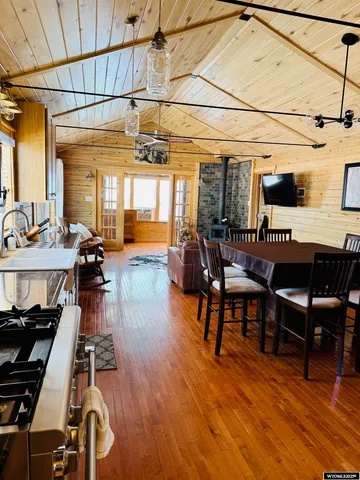 $369,900 | 616 West Main Avenue, Saratoga, WY 82331