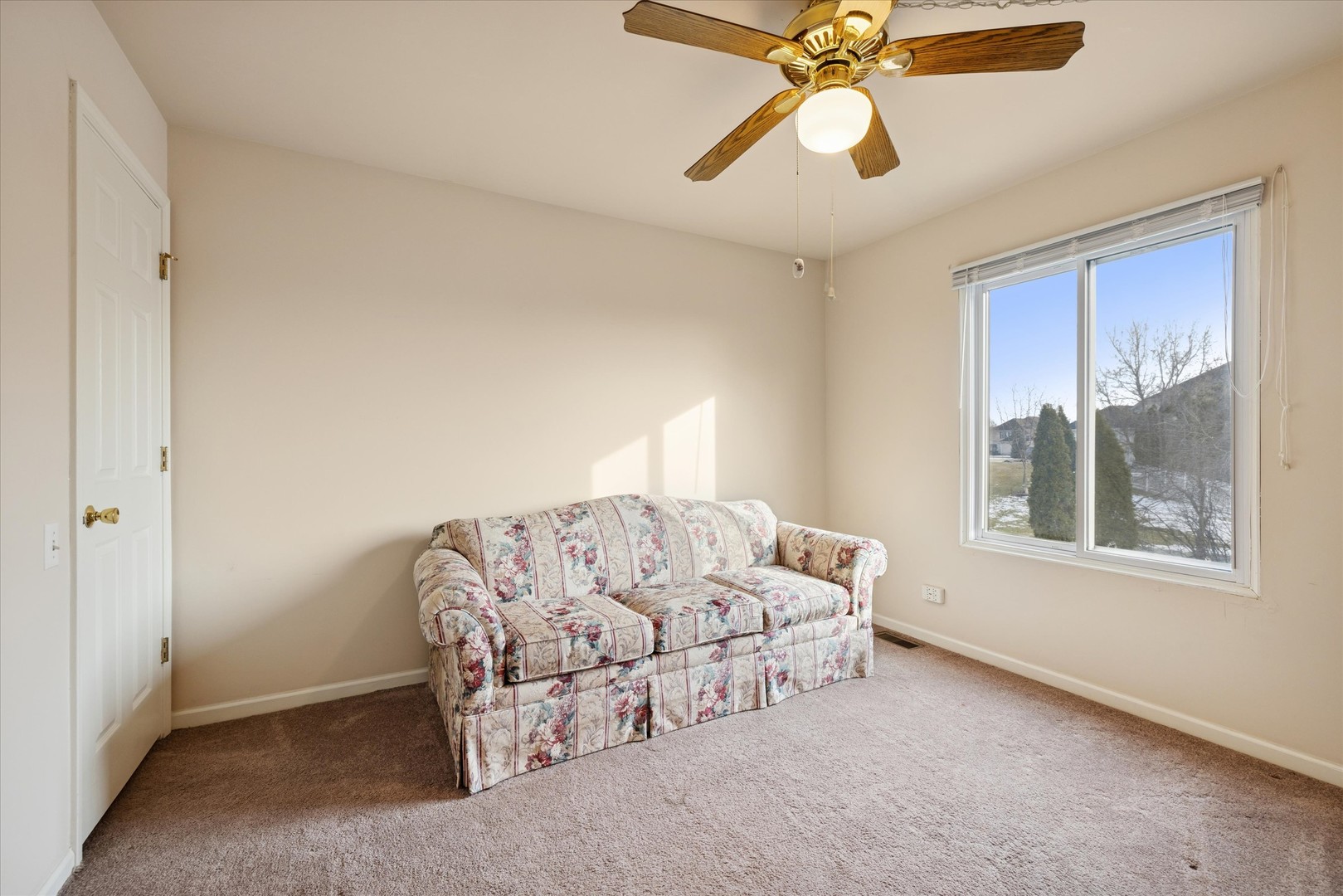 1157 Sawmill Lane Algonquin, IL 60102 - Photo 13 of 22 a living room with furniture and a window