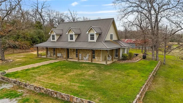 a view of a house with a big yard