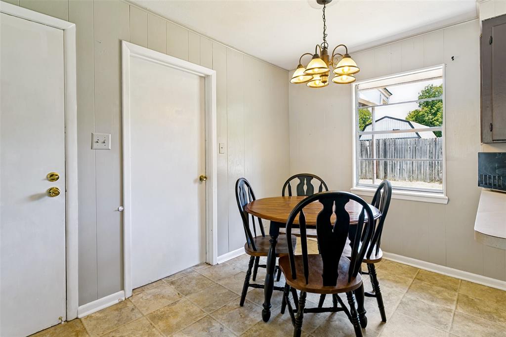 308 North Ave C Springtown, TX 76082 - Photo 11 of 25