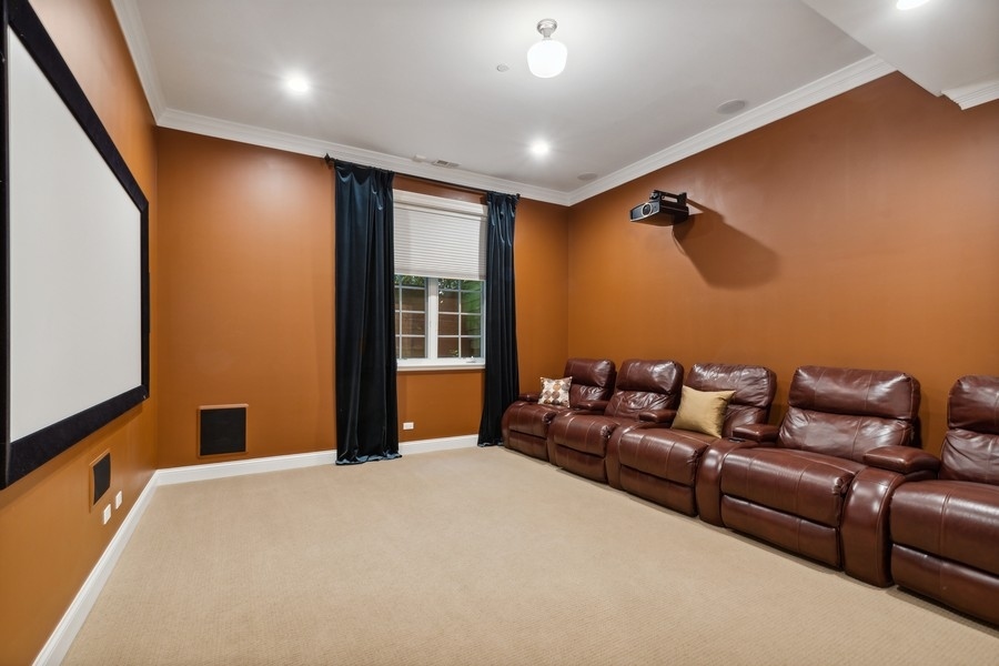 2239 Sheridan Road Highland Park, IL 60035 - Photo 40 of 46 a living room with furniture
