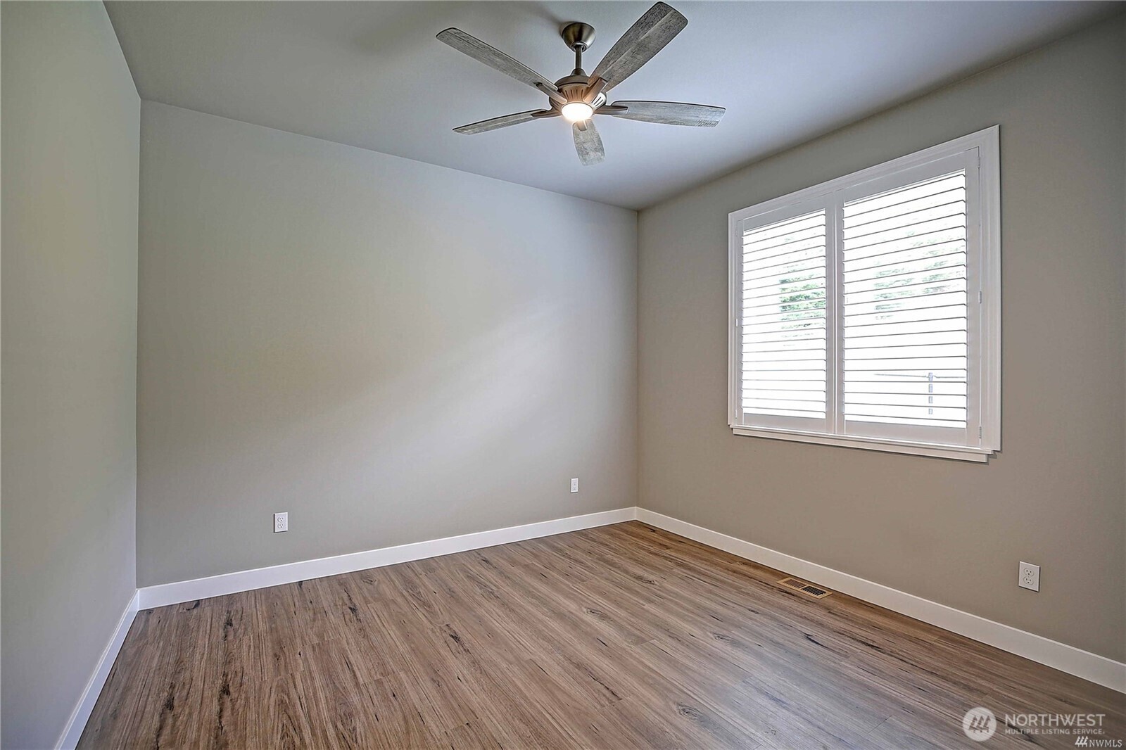 536 Rozeway Place Camano Island, WA 98282 - Photo 17 of 36