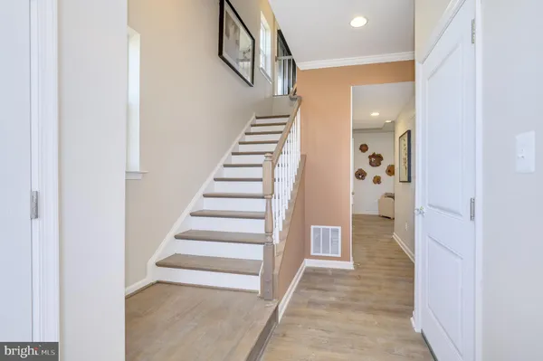 a view of room that has a empty space