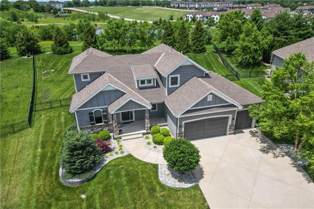 194 Southwest Roosevelt Ridge Lee's Summit, MO 64081 - Photo 1 of 40