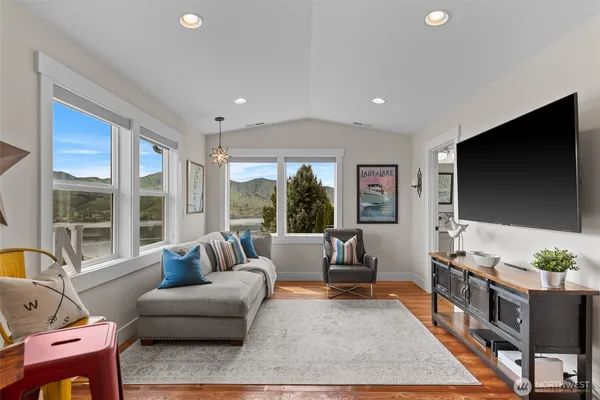 $1,199,000 | 122 Lookout Way, Chelan, WA 98816